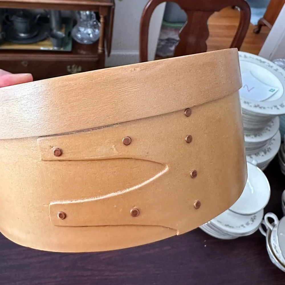 Crate & Barrel Italian Olive Motif Plate Set in original wooden box